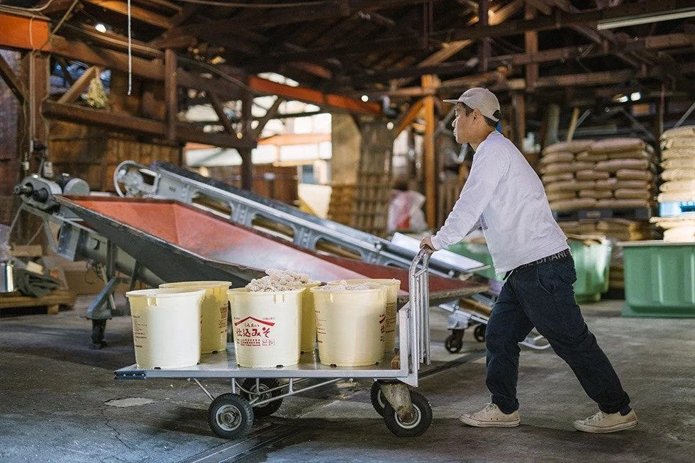 味噌工場での作業