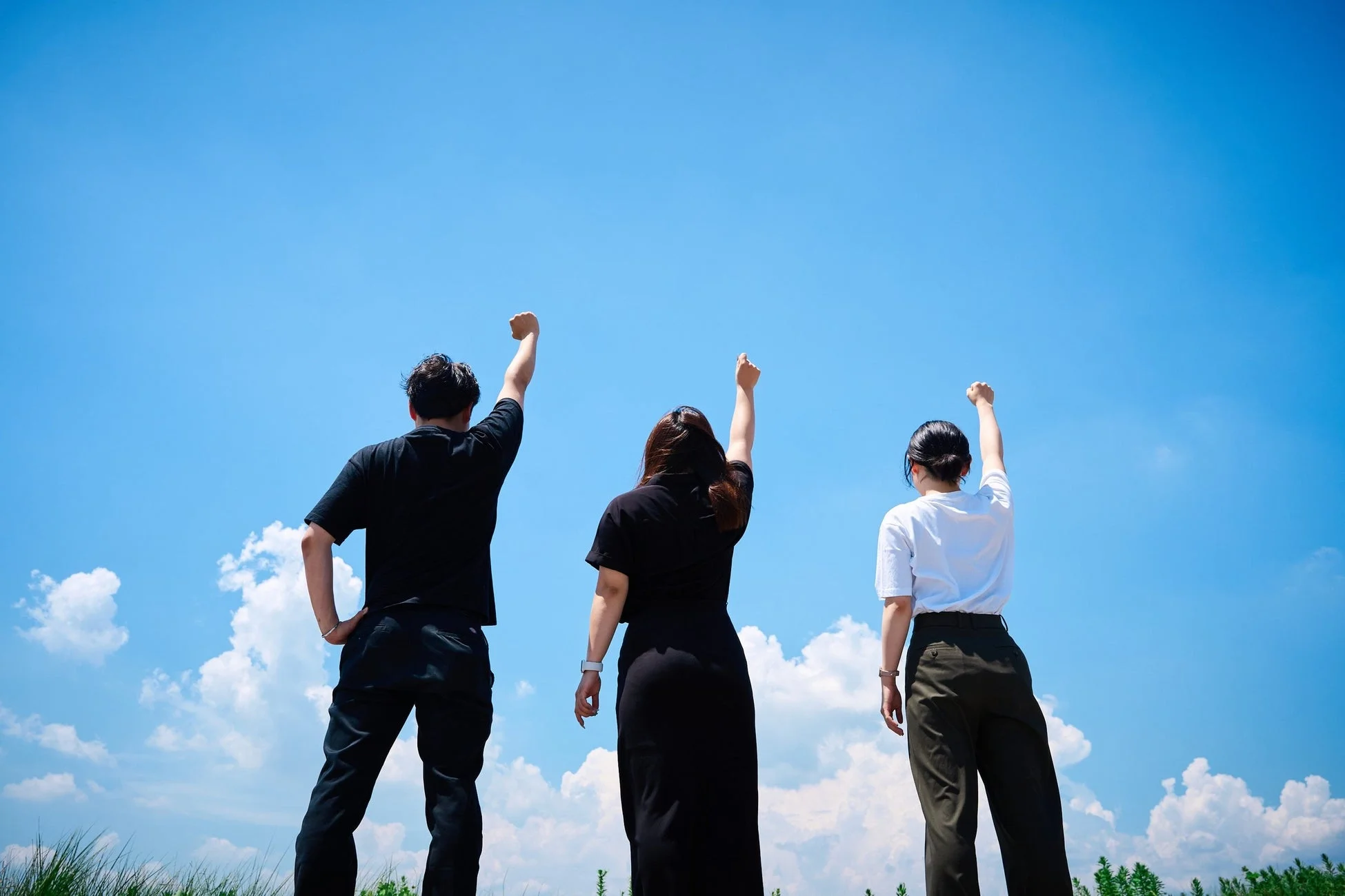 3人の後ろ姿