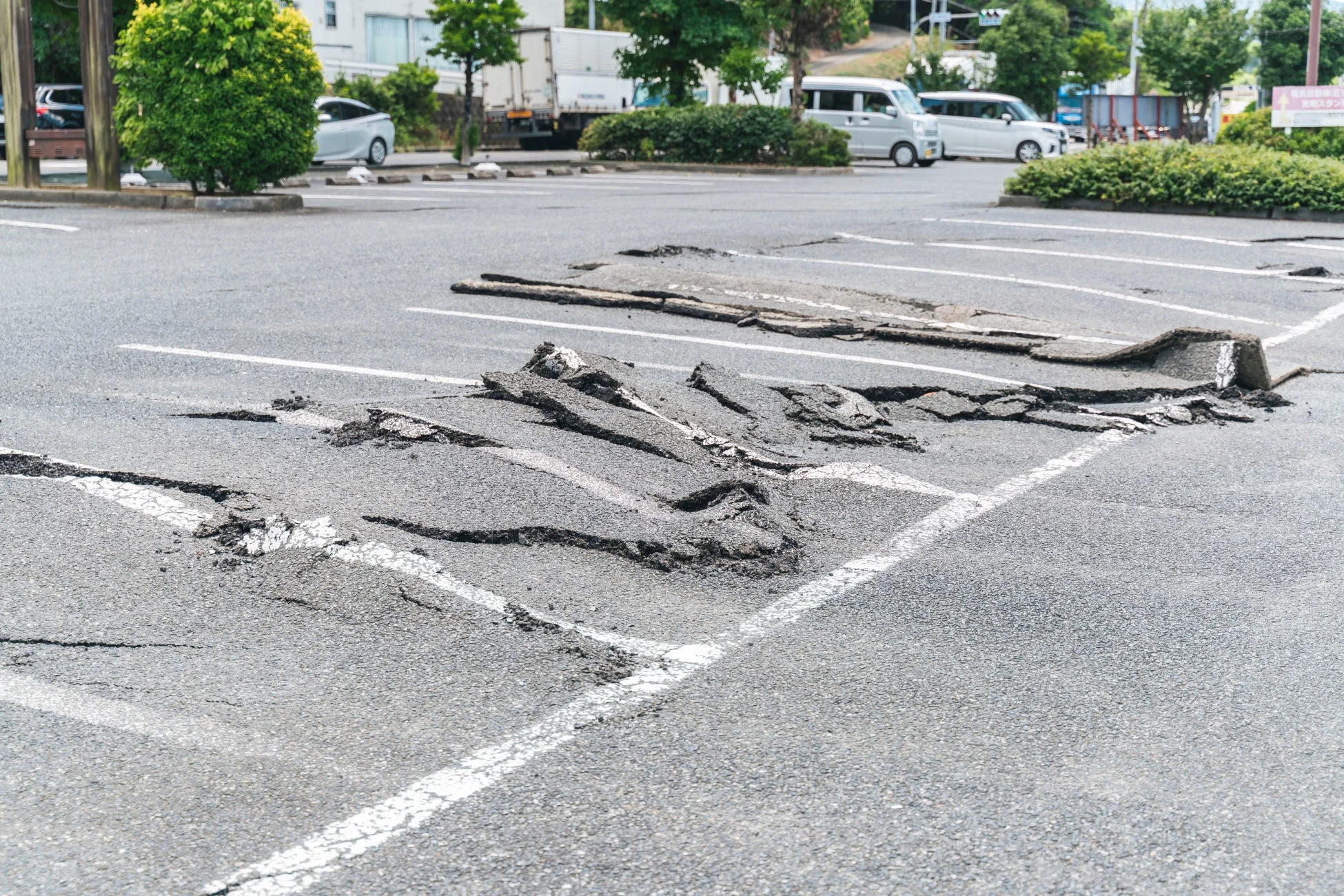 駐車場のひび割れ