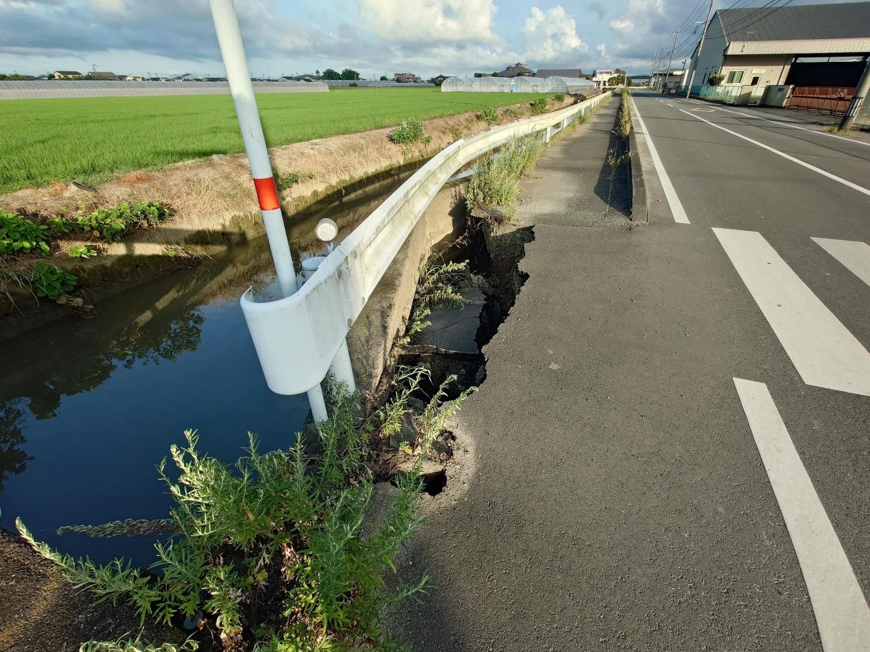 道路路肩の崩壊