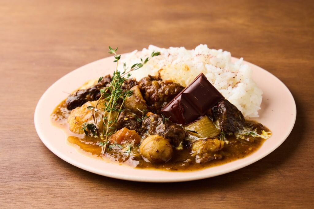 カカオの皮をアップサイクルしたショコラカレーと植物性100%の「とんこつ風」らーめん、GOOD NATURE MARKETから11月1日発売