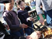 5月に植えた赤ねぎを収穫し炭火で焼きねぎに　伊勢崎市「みんなの畑」で11月7日（土）に農業体験